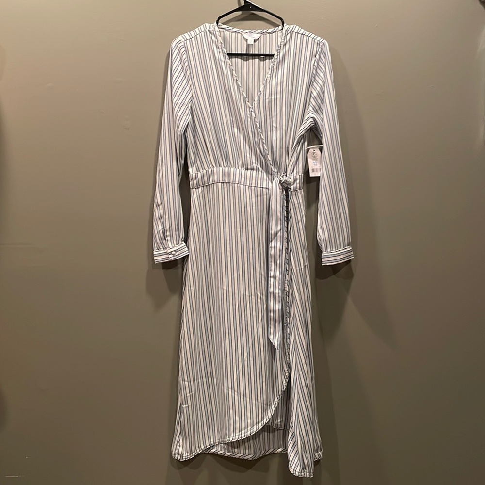 🆕L/S wrap around dress🆕Striped baby blue & navy, it’s giving Kate Middleton 👑